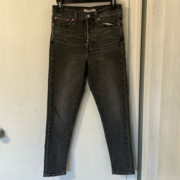 Levi’s NWOT Black Denim Ankle Skinny Jeans Button Fly Closure Size 28 - Picture 1 of 10